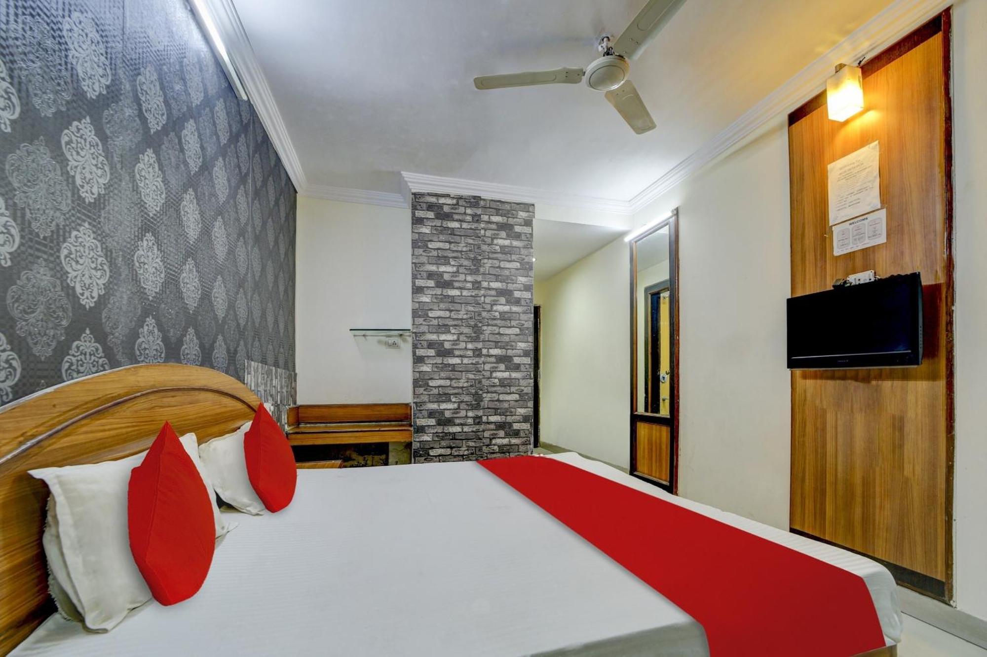 Oyo Flagship 81248 Hotel Satya Vilas Bhopal Buitenkant foto