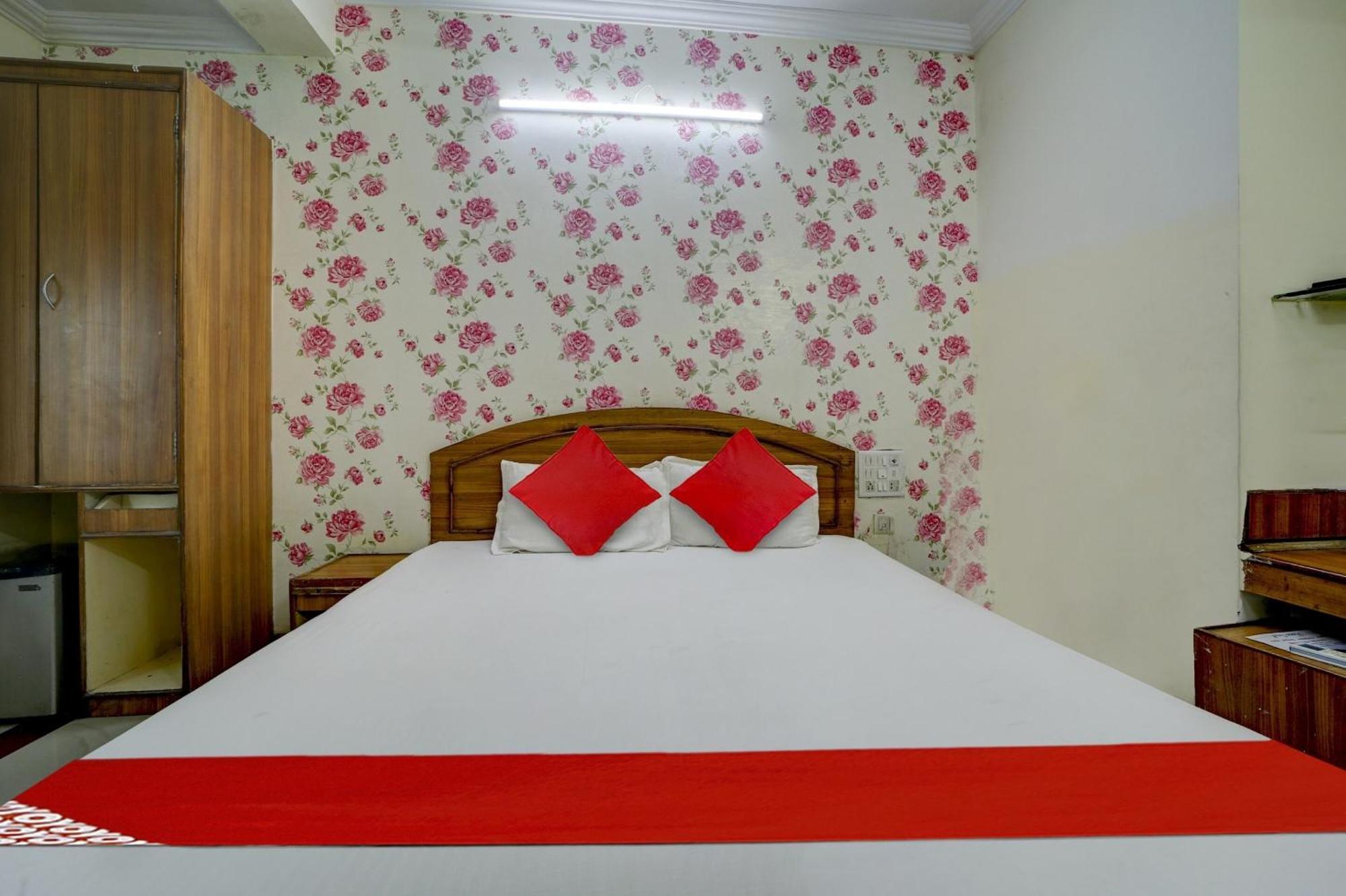 Oyo Flagship 81248 Hotel Satya Vilas Bhopal Buitenkant foto
