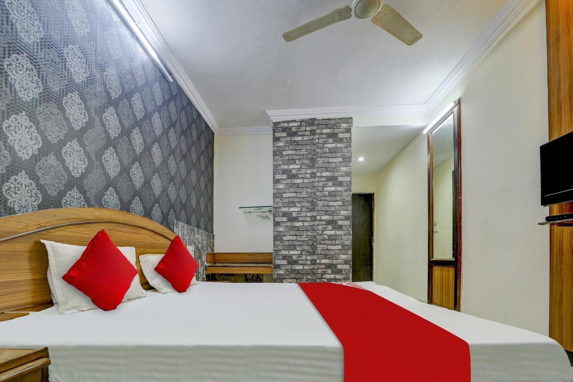 Oyo Flagship 81248 Hotel Satya Vilas Bhopal Buitenkant foto