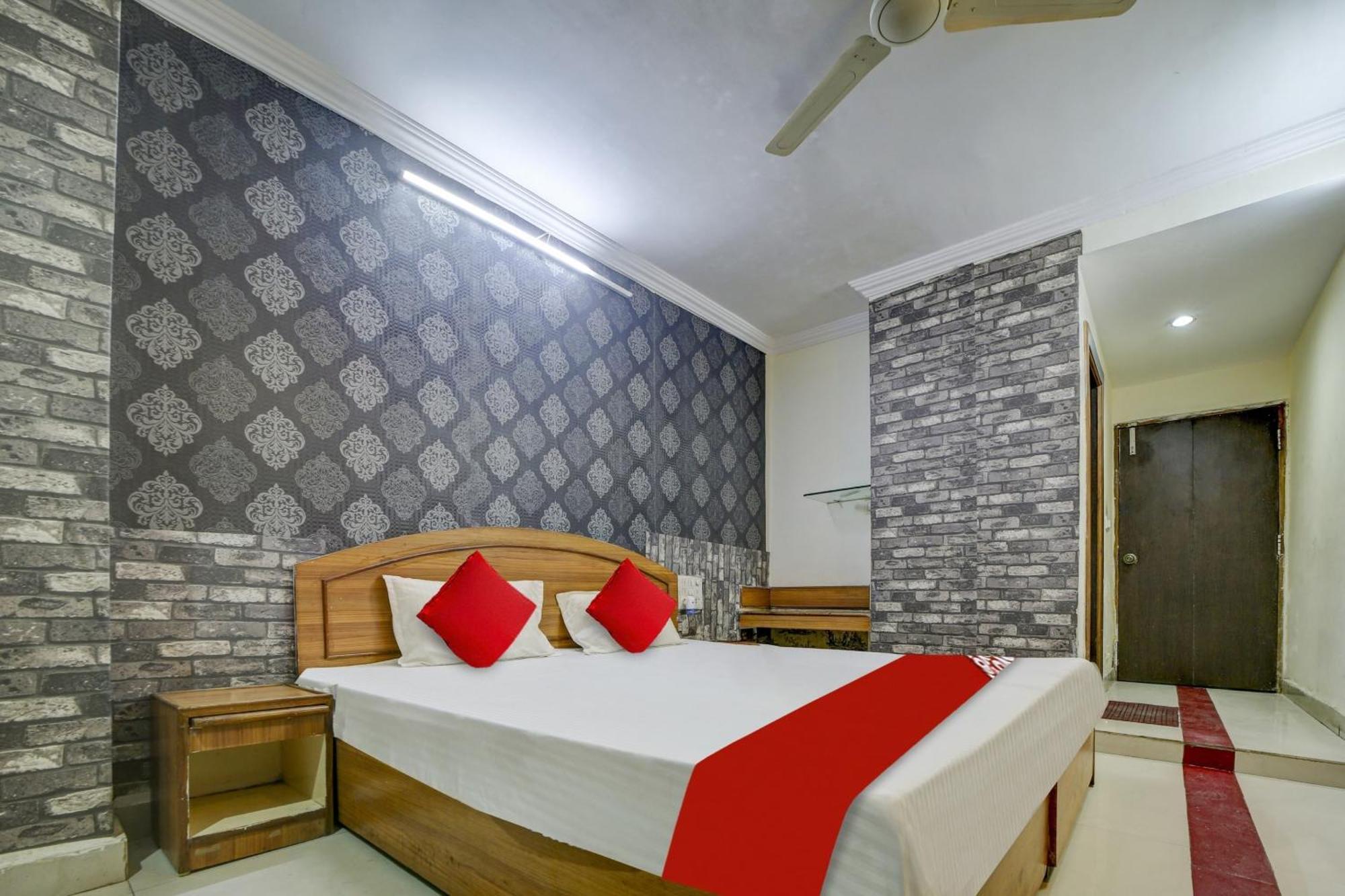 Oyo Flagship 81248 Hotel Satya Vilas Bhopal Buitenkant foto