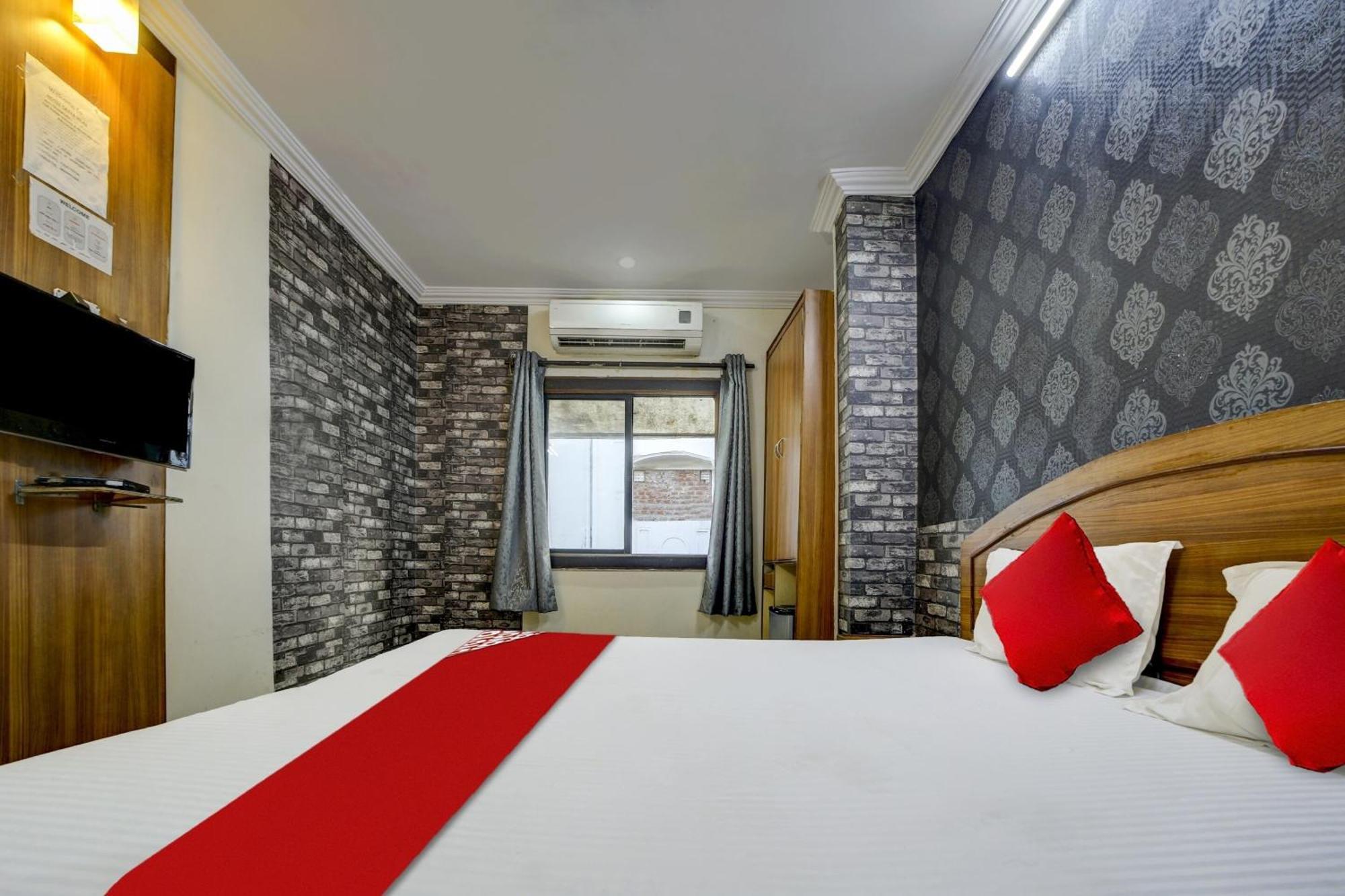 Oyo Flagship 81248 Hotel Satya Vilas Bhopal Buitenkant foto